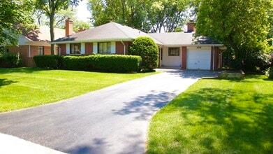 Building Photo - 459 Highcrest Dr