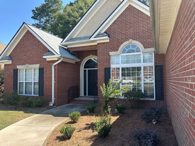 Building Photo - Beautiful 5 BR, 2.5 BA Home in Columbia Co...