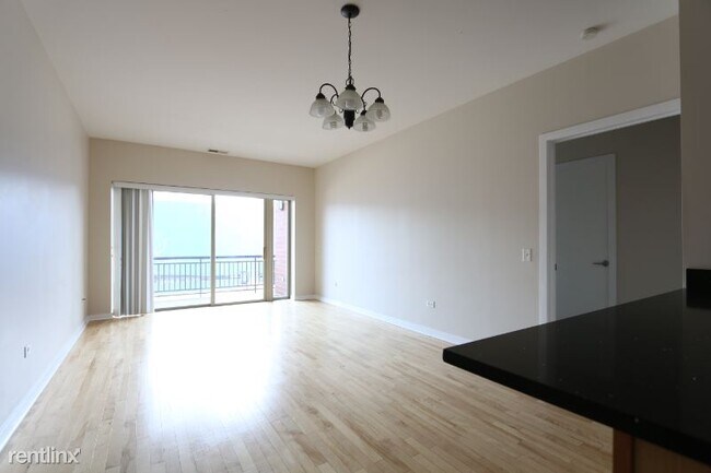 Foto del edificio - 1075 W Roosevelt Rd