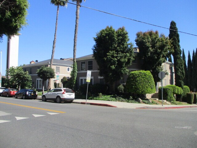 Building Photo - 8722 Holloway Dr
