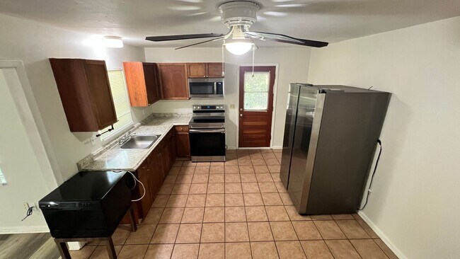 Foto del edificio - Beautiful 3 Bedroom, 1.5 Bathroom Home in Deland!!