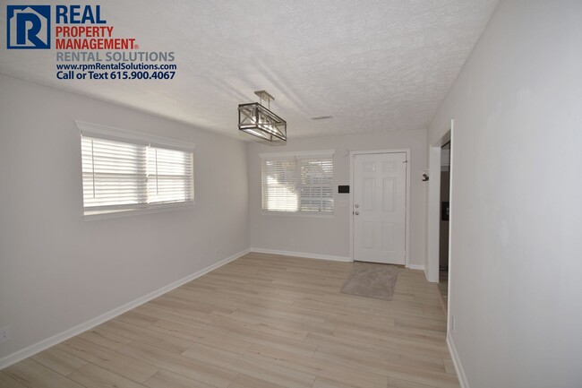 Foto del edificio - Gorgeous 3br/1.5ba in Murfreesboro! Fenced...