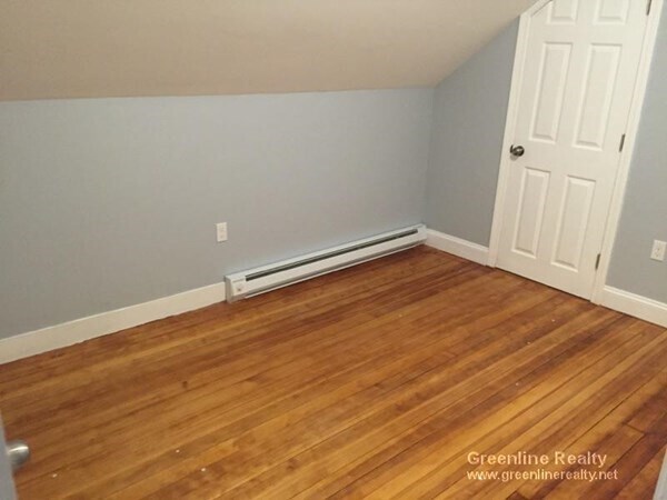 Building Photo - 127 Barnes Ave