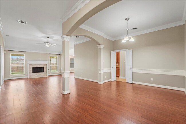 Building Photo - 24811 Sandusky Dr