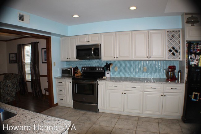 Building Photo - 4 br, 2.5 bath House - 613 Captain Cooke Way