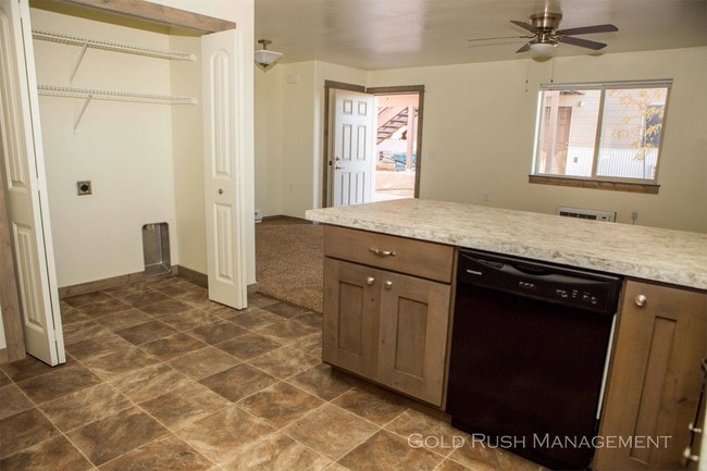 Foto del edificio - 3220 Meadowlark Dr