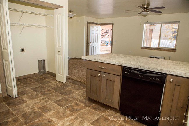Building Photo - 3220 Meadowlark Dr