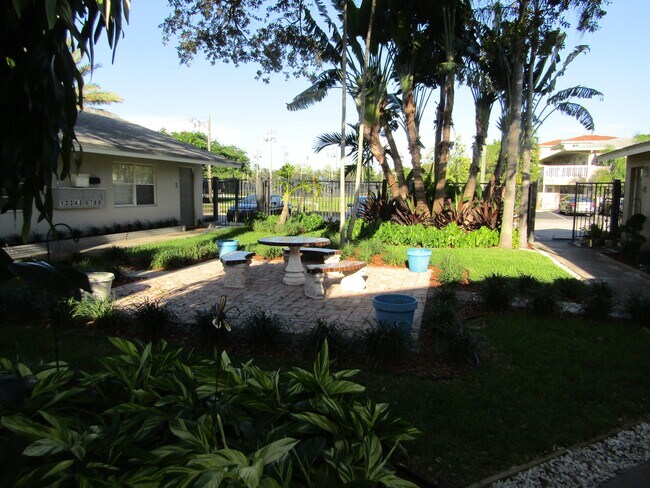 Foto del edificio - 631 NE 10th Ave