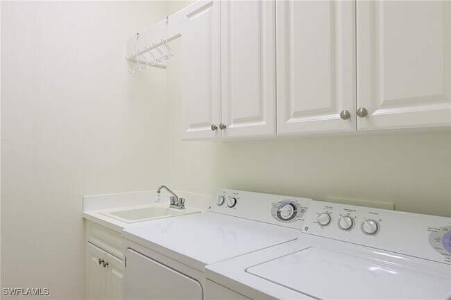 Foto del edificio - 6074 Divot Ct