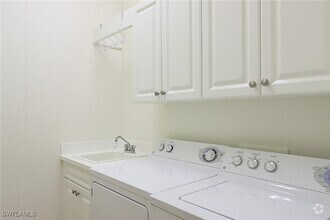 Building Photo - 6074 Divot Ct