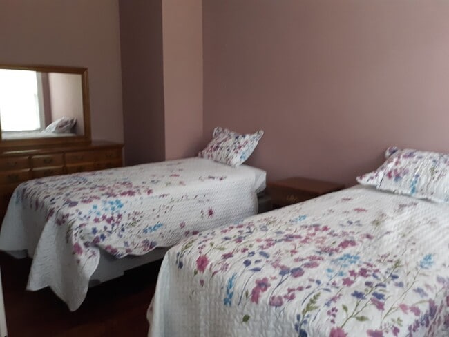 Building Photo - 205 Somerset Ave