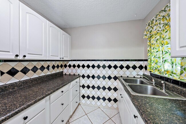 Foto del edificio - 733 Hummingbird Way