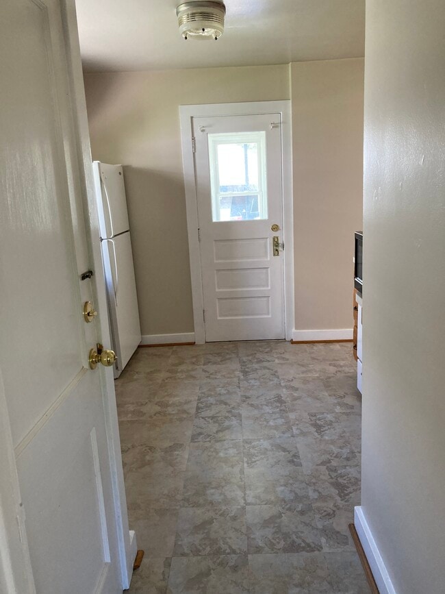 Kitchen access to porch - 191 Raleigh St