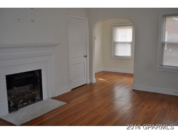 Building Photo - 202 Hillcrest Dr