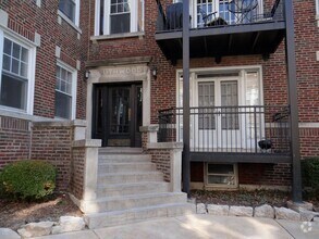 Building Photo - 6235 Southwood Ave