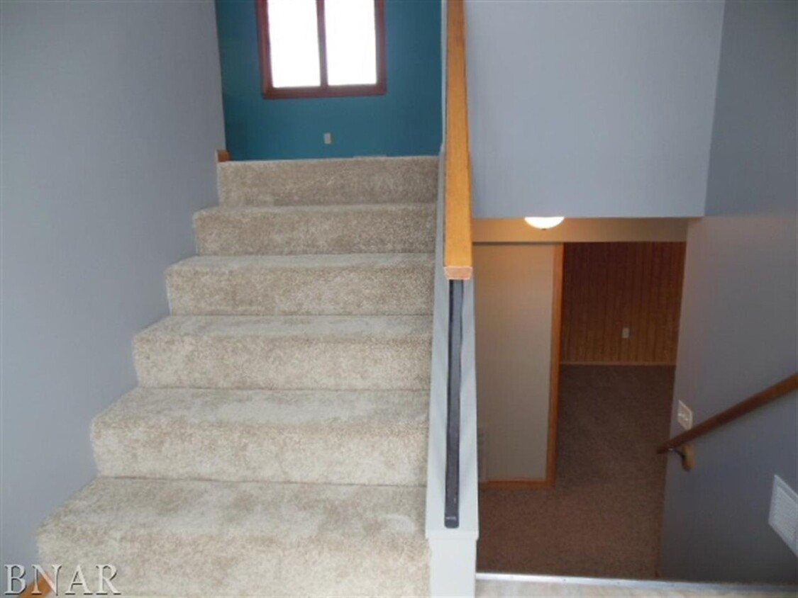 Primary Photo - Beautiful 4 BR 2 bath house in Normal