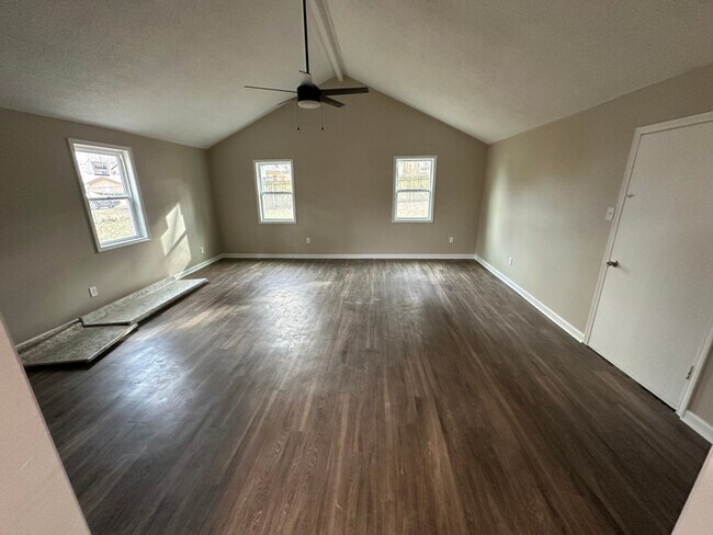 Foto del edificio - 1153 Claiborne Dr