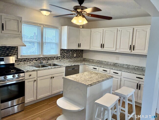 Building Photo - 658 Beechmont Ave