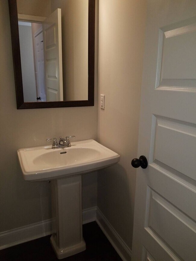 Foto del edificio - Single Family 3 Bedroom Townhome in Woodst...