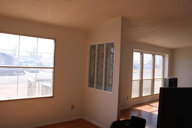 Building Photo - 355 E Kipp Ave