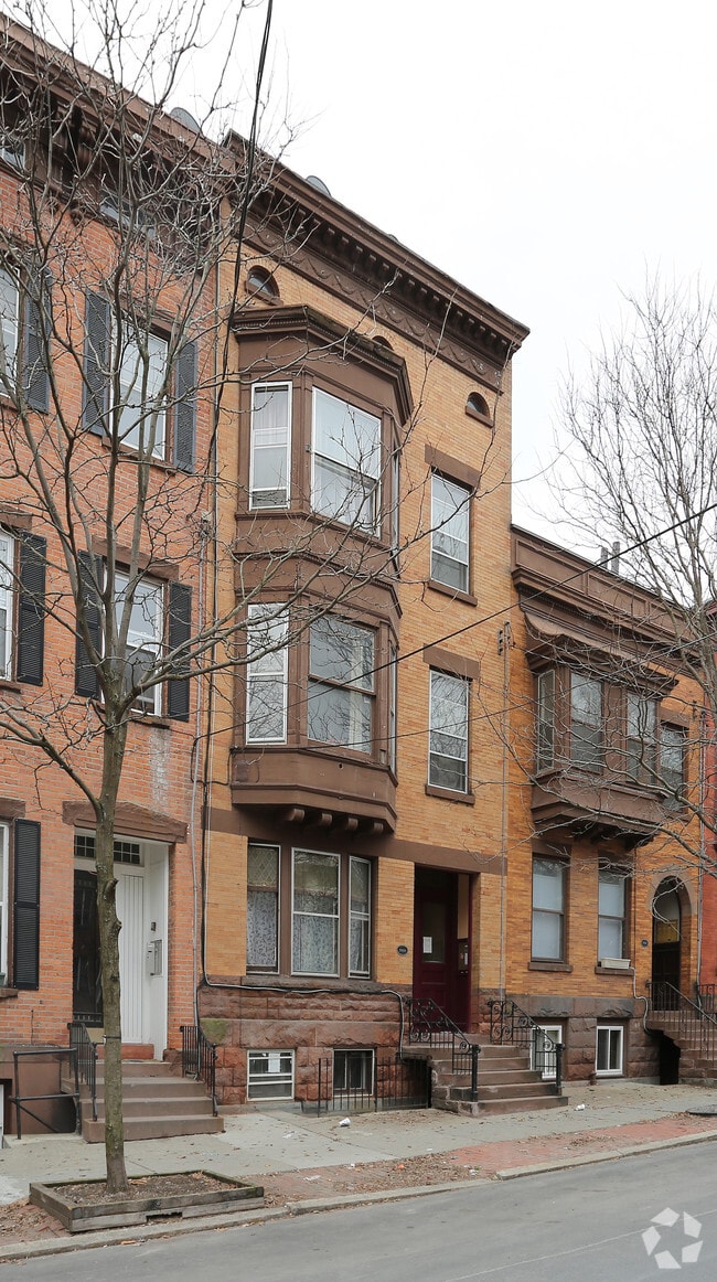 Building Photo - 96-98 Chestnut St