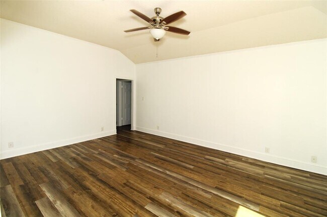 Building Photo - 112 Juniper St