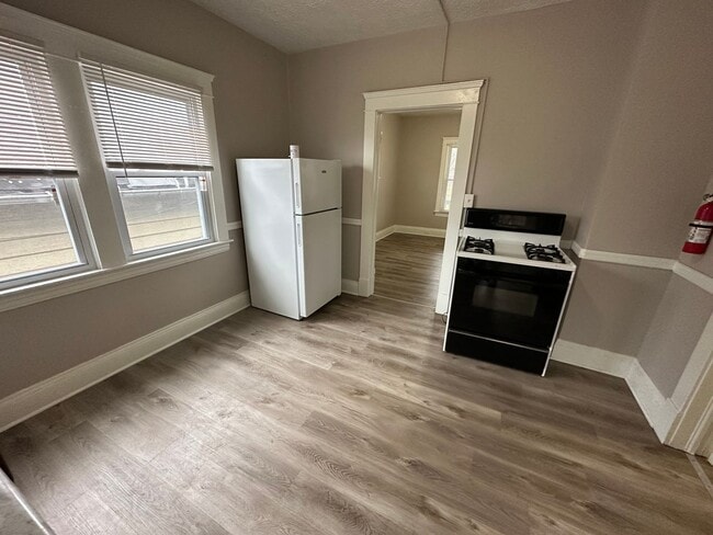 Foto del edificio - 3026 Monroe Ave