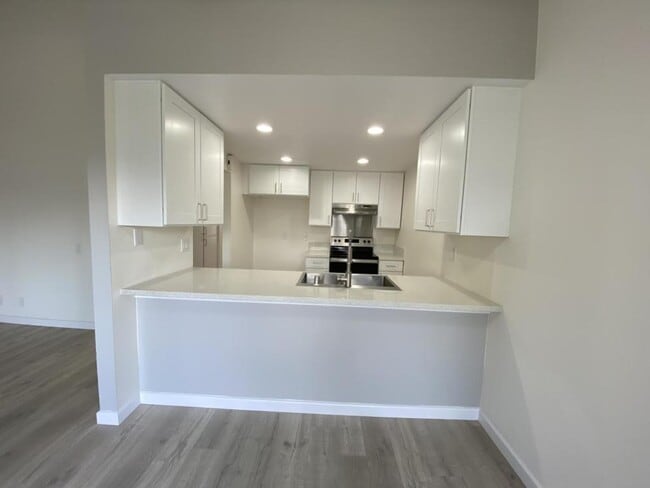 Building Photo - 160 N Richmont Dr