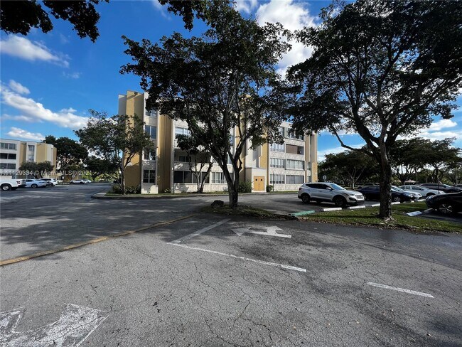 Building Photo - 6901 SW 147th Ave
