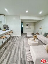 Building Photo - 2424 Ocean Park Blvd