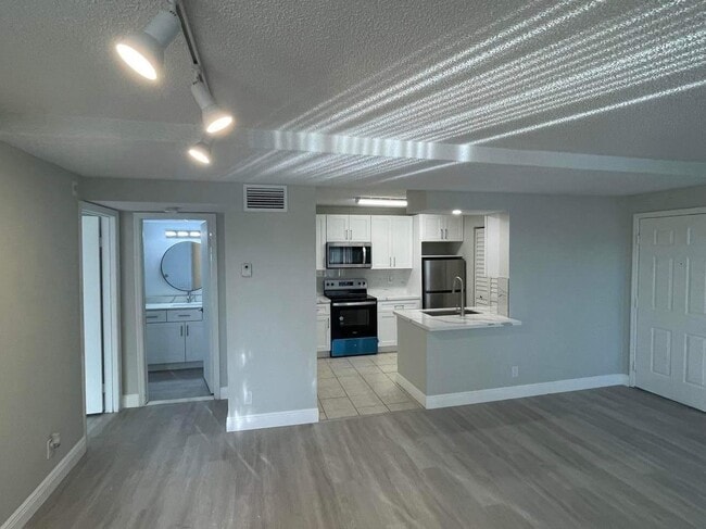 Foto del edificio - 4055 W McNab Rd