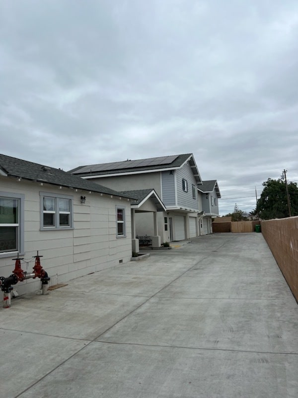 Building Photo - 471 E Newlove Dr