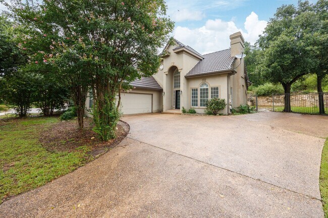Foto del edificio - Spacious 3 Bed, 2.5 Bath in Prime Lakeway Location