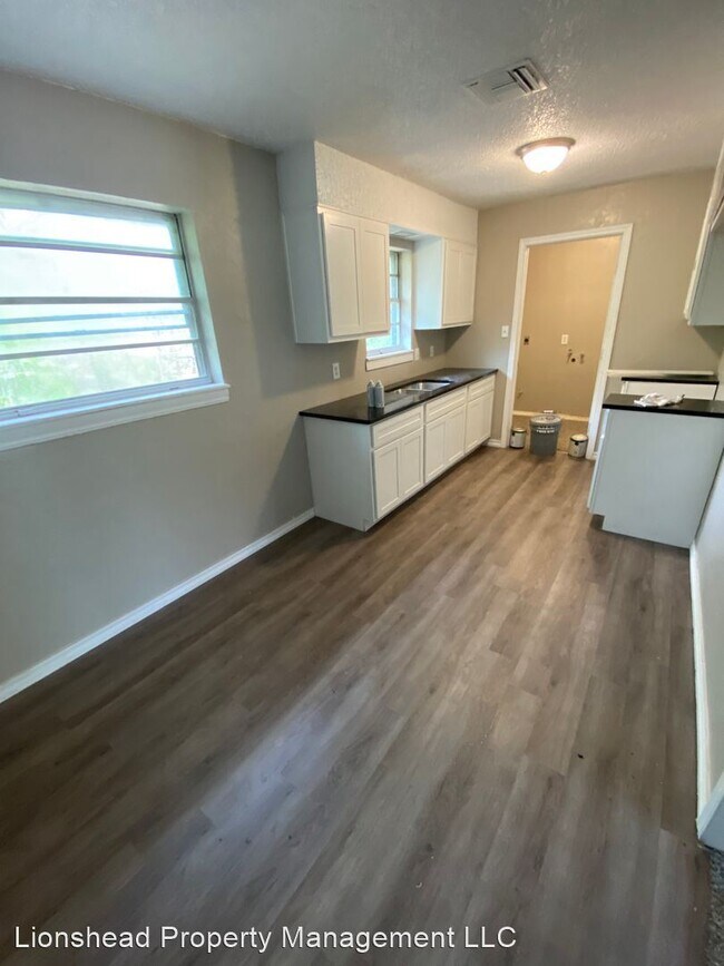 Building Photo - 4 br, 1 bath House - 904 Hunting Horse Trial