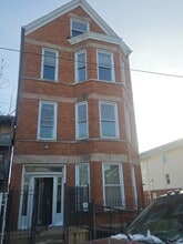 Building Photo - 5031 S Hermitage Ave