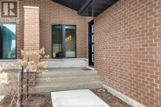 Photo du bâtiment - 658 Lily Mac Blvd.