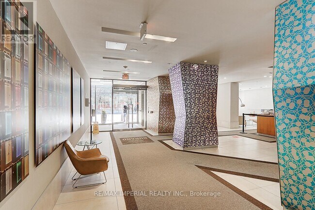 Photo du bâtiment - 832 Bay St.