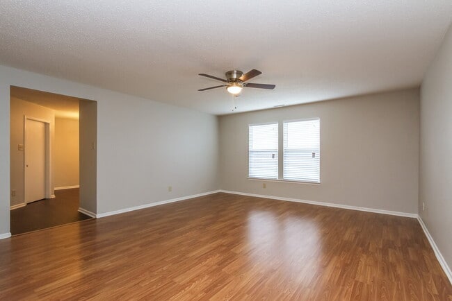 Building Photo - 2858 Ludwig Dr