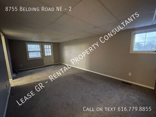 Building Photo - Two Bedroom Upper Unit in Rockford!