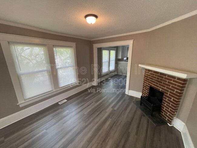 Building Photo - 1409 Dogwood Ave