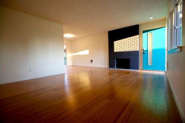 Building Photo - 5112 SE 41st Ave