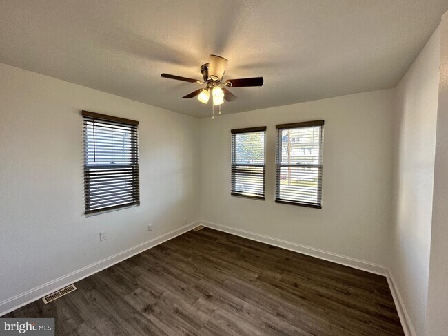 Foto del edificio - 5202 LEEDS Ave