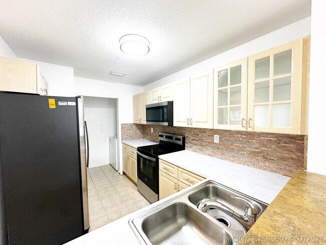 Foto del edificio - 614 SW 106th Ave