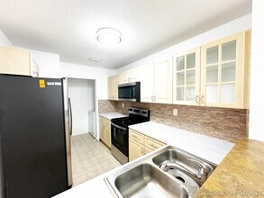 Building Photo - 614 SW 106th Ave