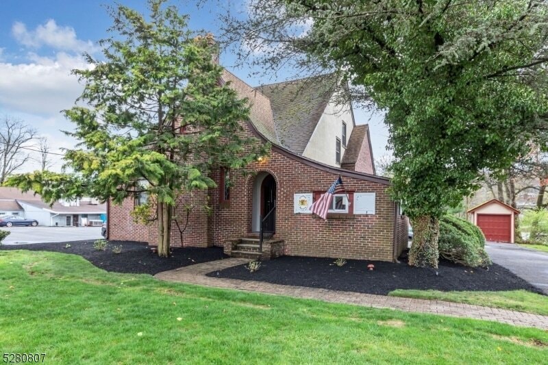 Primary Photo - 153 Stirling Rd