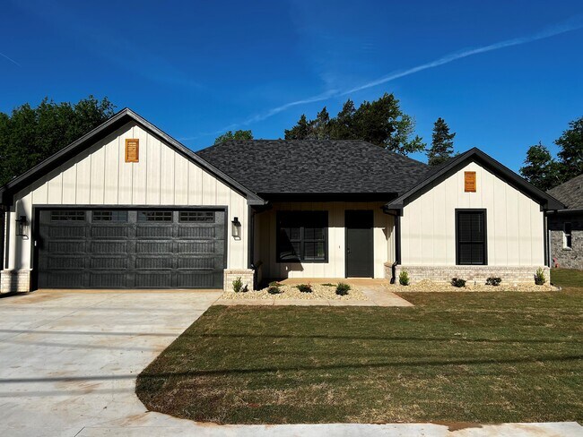 Front - 406 S Central St