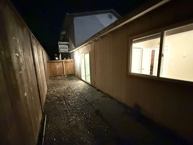 Building Photo - 1860 Myrtle St