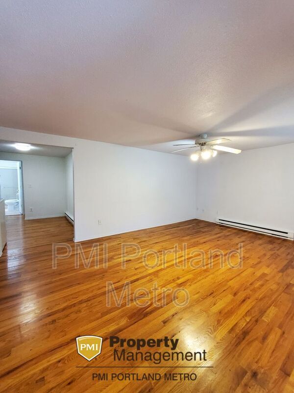 Building Photo - 2050 SE 141st Ave