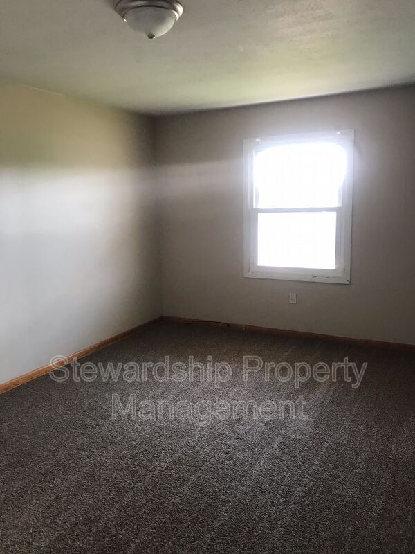 Building Photo - 205 E Maple St