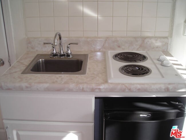 Building Photo - 729 S Union Ave